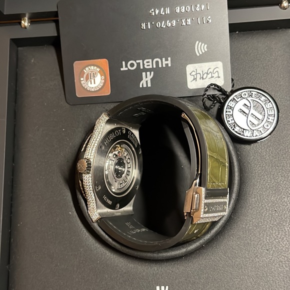 2021 Hublot classic Fusion  Diamond Full in and Out with the original box& paper - Picture 2 of 7